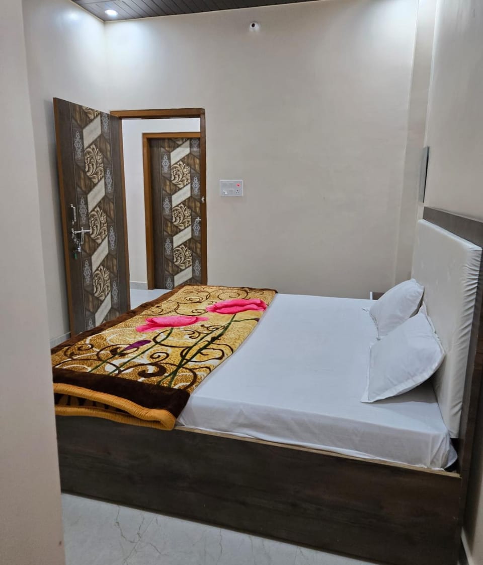 Anmol Kothi Yatri Niwas Vacation rental in Uttar Pradesh