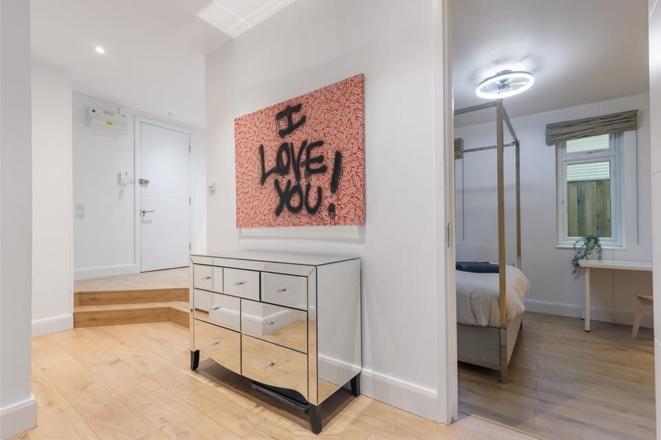 Stunning 3BD with Garden & Free Parking Apartment in London Borough of Camden