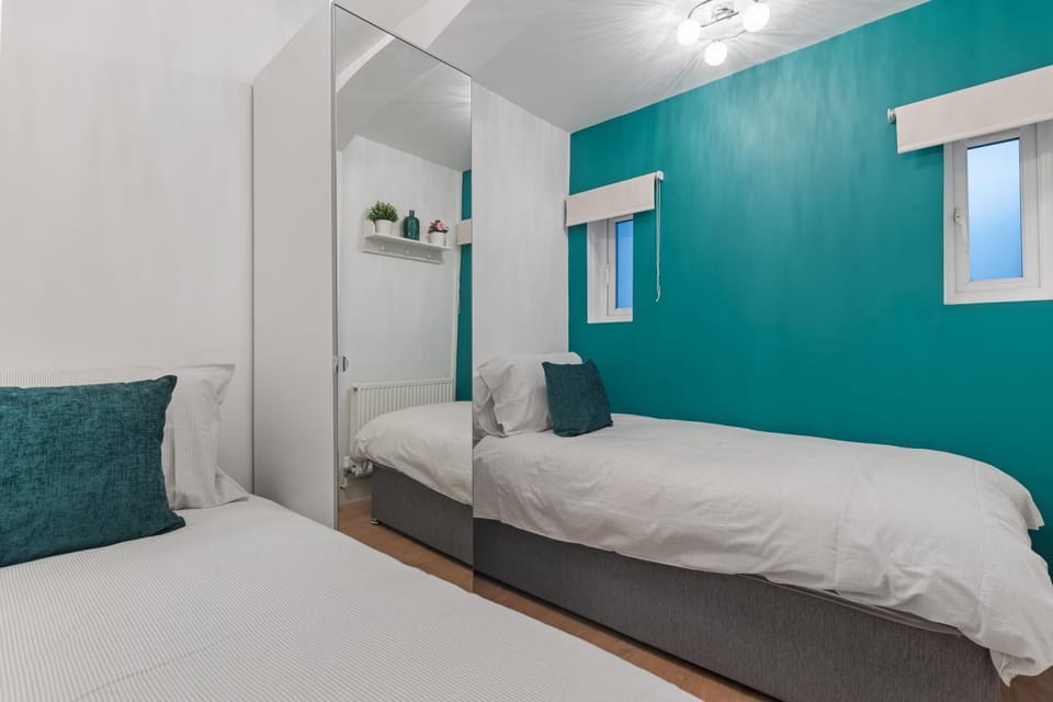 Stunning 3BD with Garden & Free Parking Apartment in London Borough of Camden