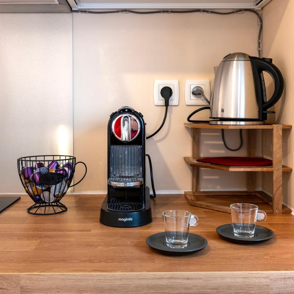 Coffee/tea facilities, Kitchen or kitchenette