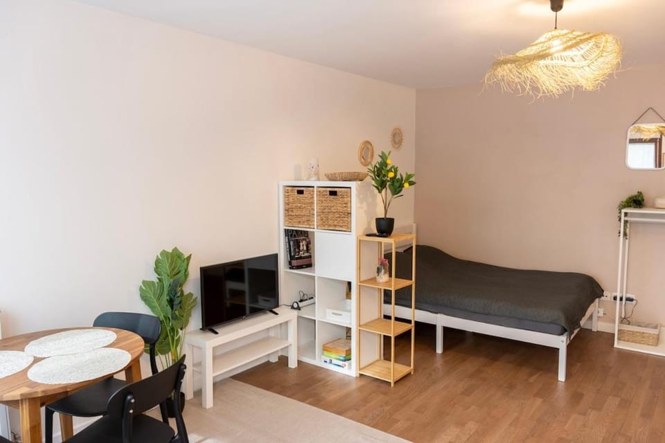 Communal lounge/ TV room, Bed, Photo of the whole room, Bedroom