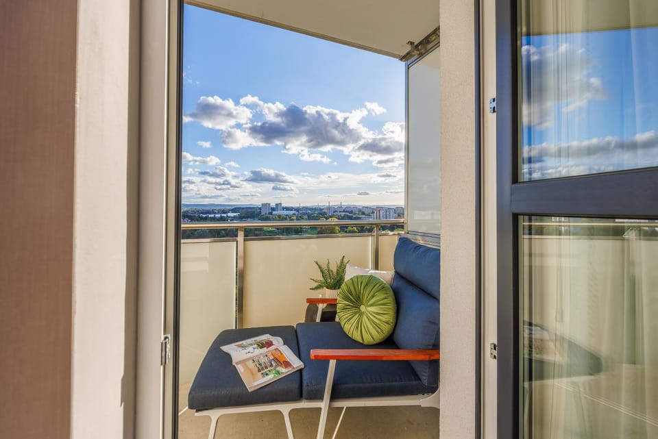 View (from property/room), Balcony/Terrace, Living room