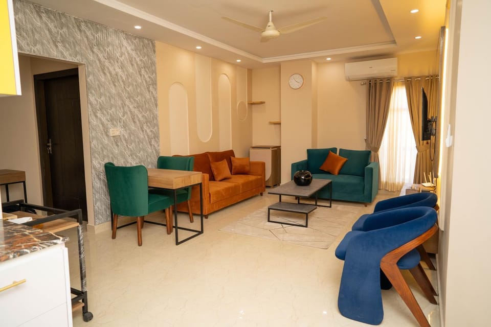 TV and multimedia, Living room, Seating area, Dining area, flat iron, internet, air conditioner