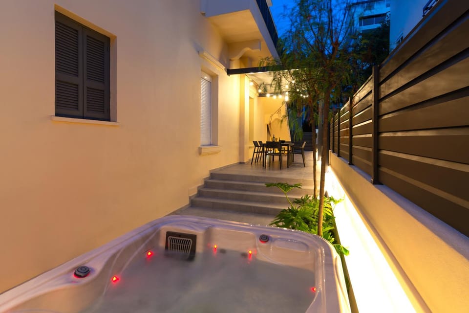 Night, Hot Tub