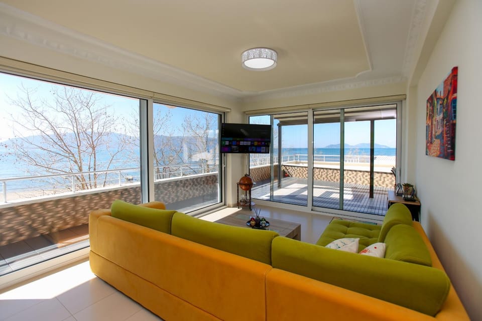 Communal lounge/ TV room, Living room