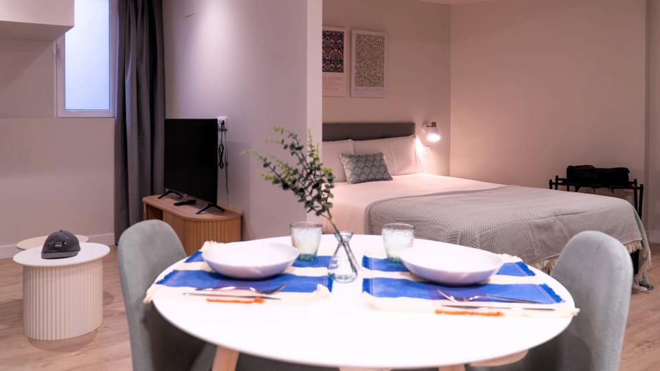 Bed, Living room, Seating area, Dining area, Bedroom