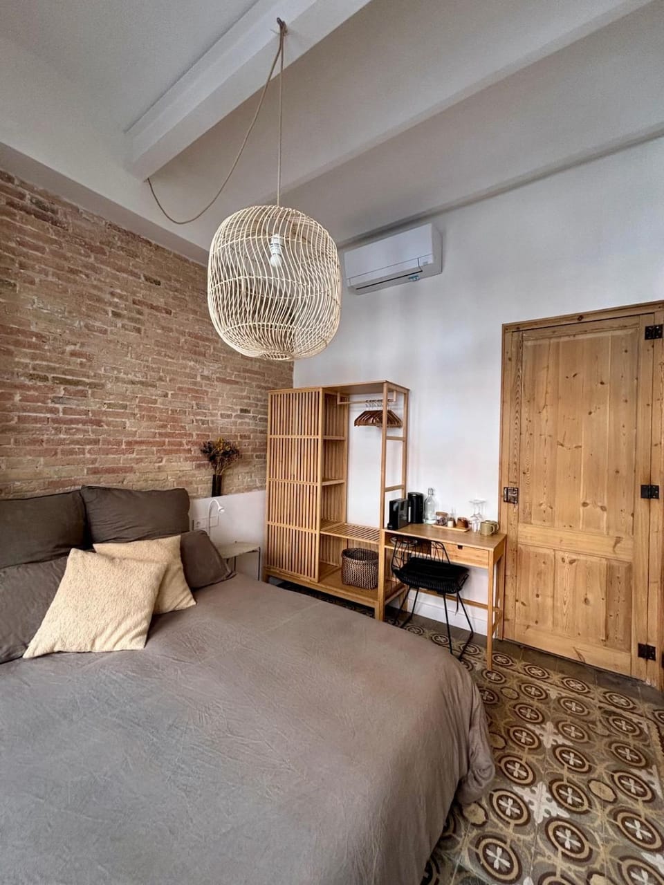 Bed, Photo of the whole room, Seating area, Bedroom, Breakfast, wardrobe, air conditioner