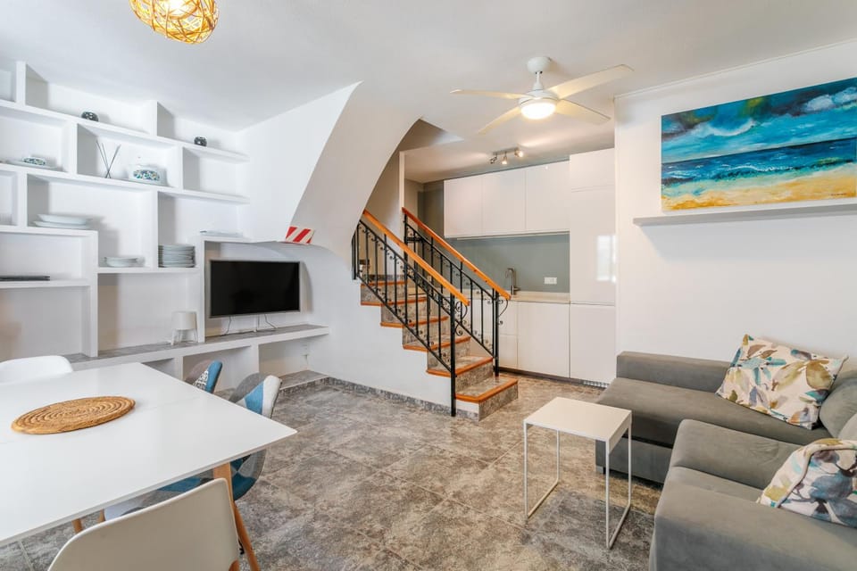 TV and multimedia, Kitchen or kitchenette, Living room, Seating area