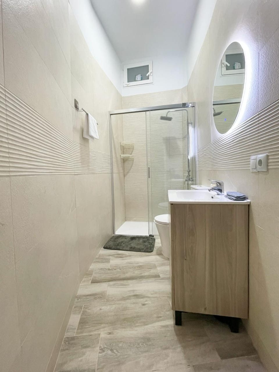 Shower, Bathroom, towels
