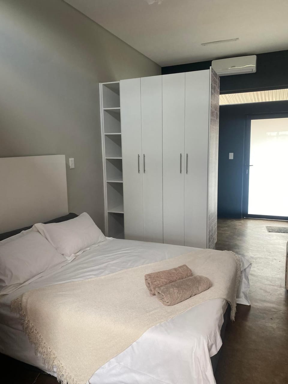 Bed, Bedroom, towels, wardrobe