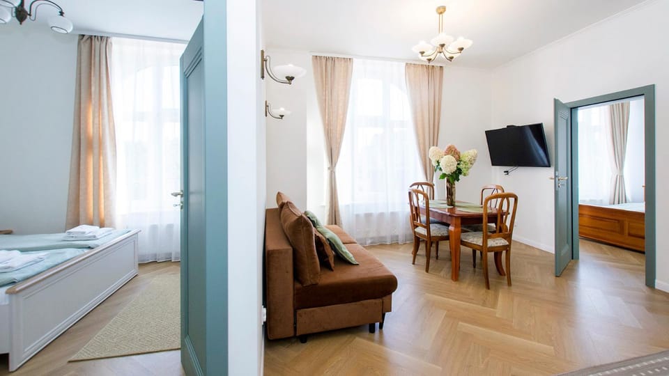 TV and multimedia, Living room, Bedroom