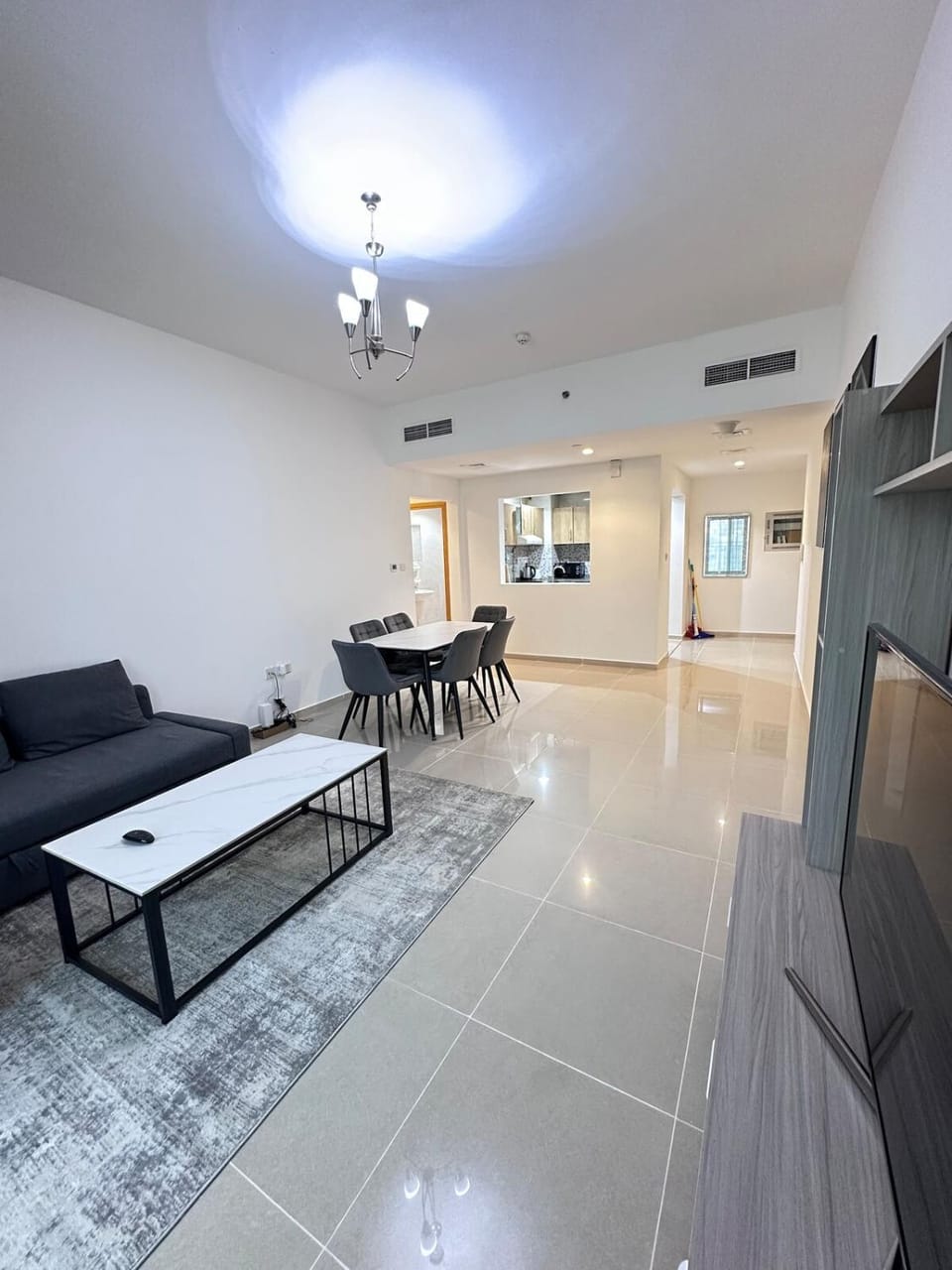 TV and multimedia, Living room, Seating area, Dining area, Evening entertainment, air conditioner