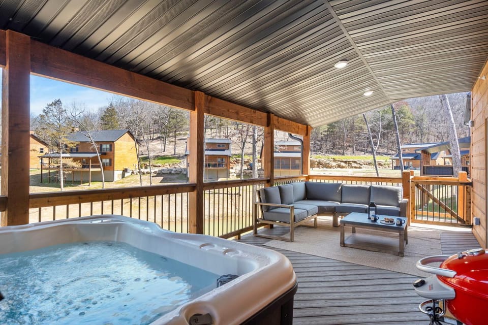 Cloverleaf Cottage House in Ridgedale