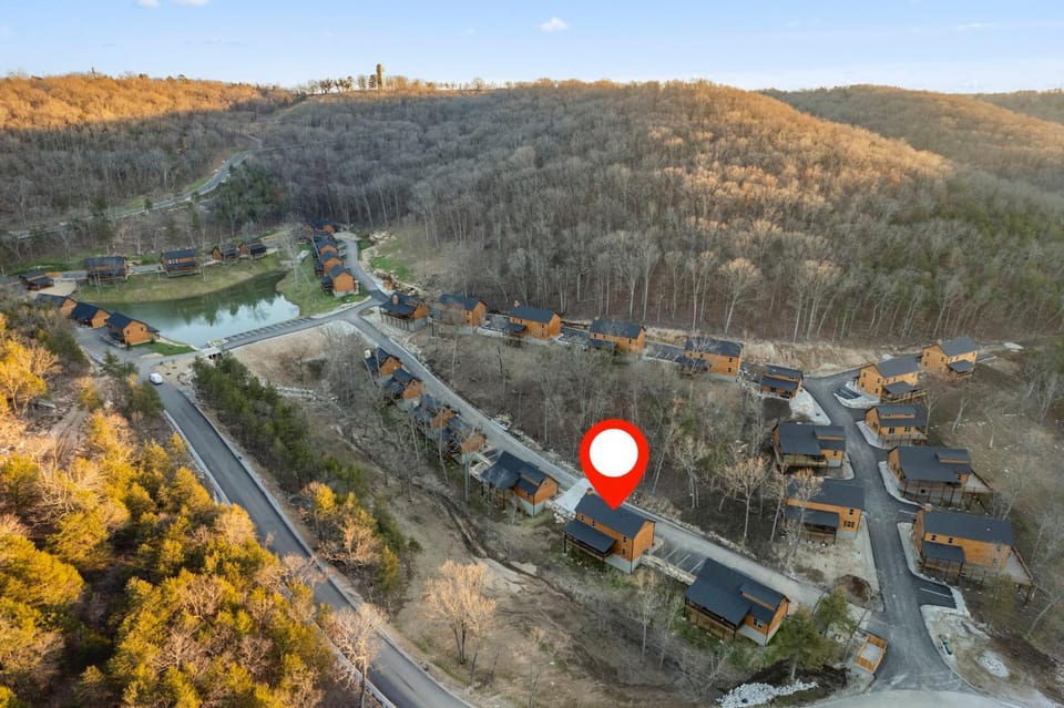 Private HotTub-Minutes to Table Rock & Thunder Ridge-Free Attraction Tickets House in Ridgedale