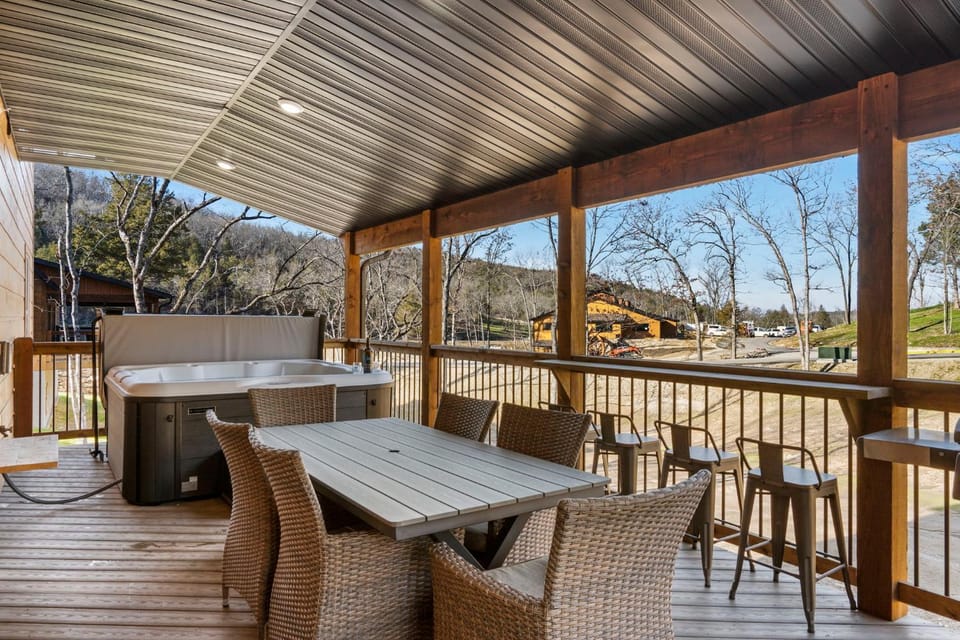 Private HotTub-Minutes to Table Rock & Thunder Ridge-Free Attraction Tickets House in Ridgedale