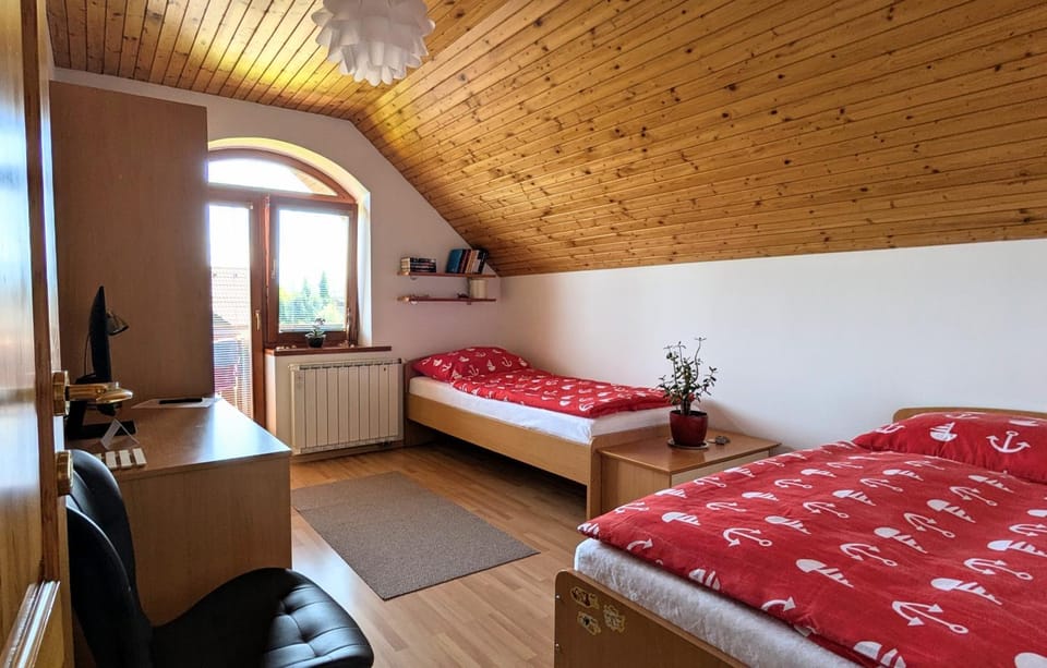 Photo of the whole room, Bedroom