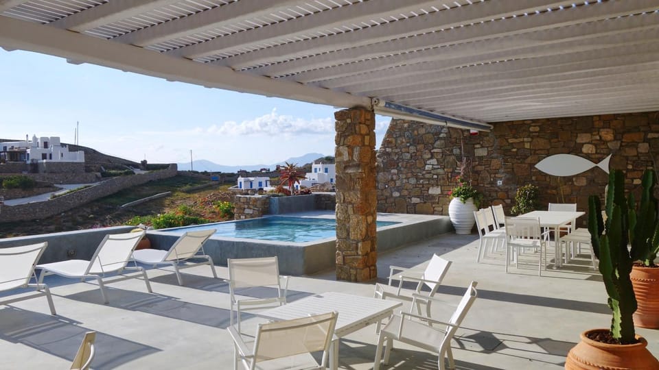 Patio, Day, Natural landscape, View (from property/room), Balcony/Terrace, Pool view, Swimming pool, sunbed