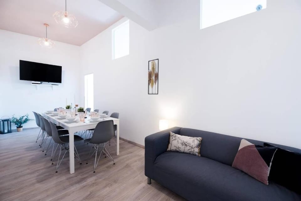 Extra central brand new large home with Air Con House in Budapest