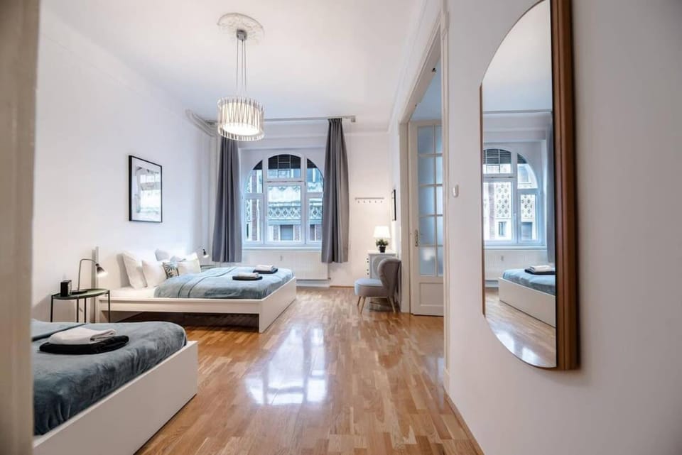 Ultra central spacious home in Vaci street Apartment in Budapest