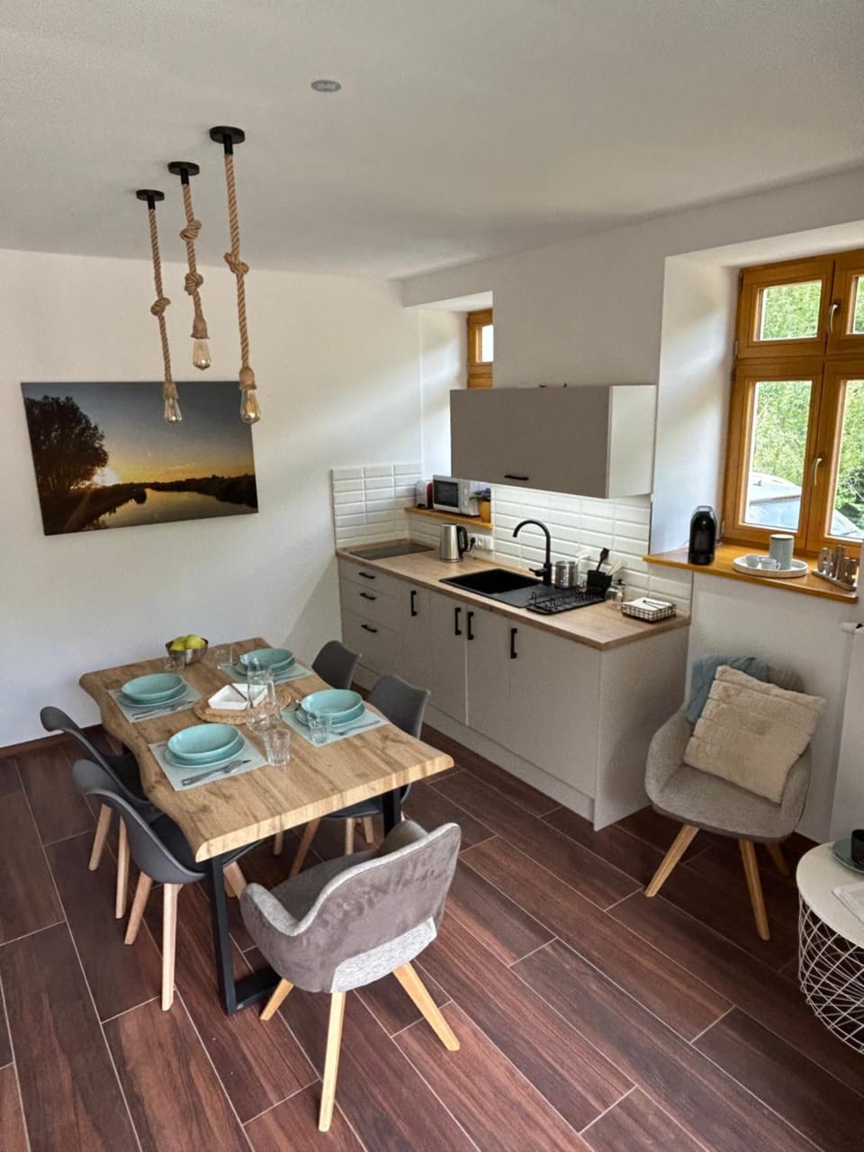 Kitchen or kitchenette, Dining area, stove
