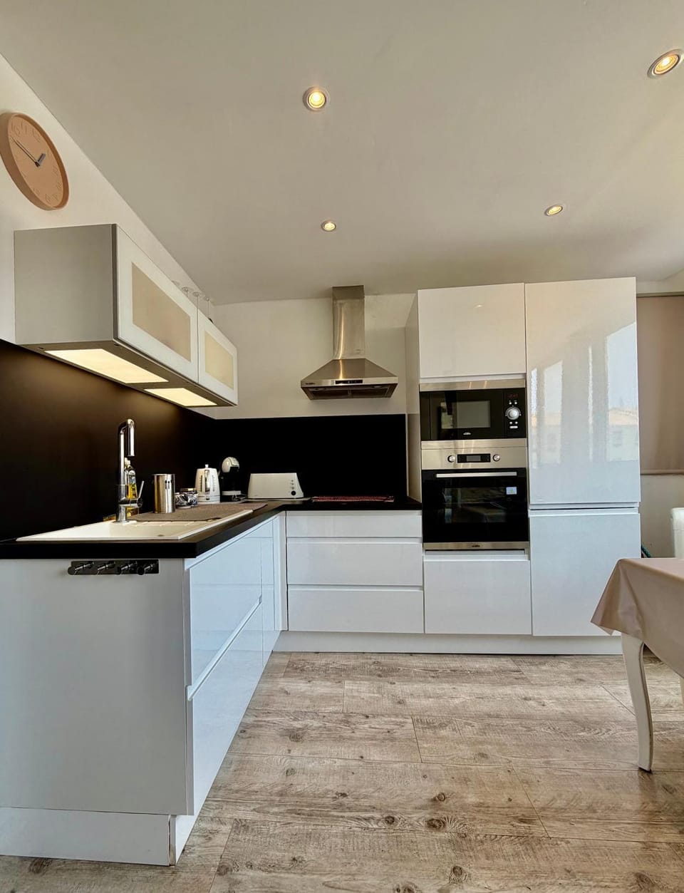 Kitchen or kitchenette, Dining area, oven, stove, toaster