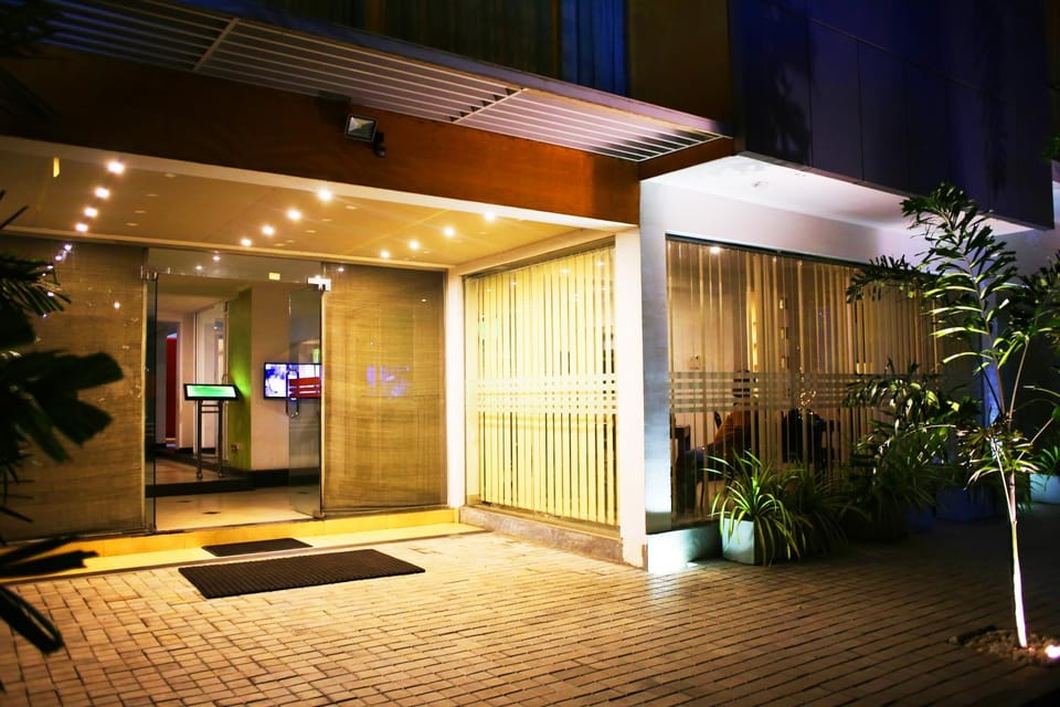Facade/entrance