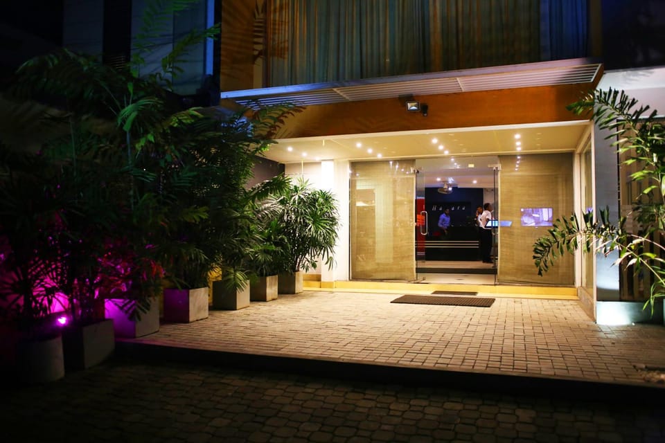Facade/entrance