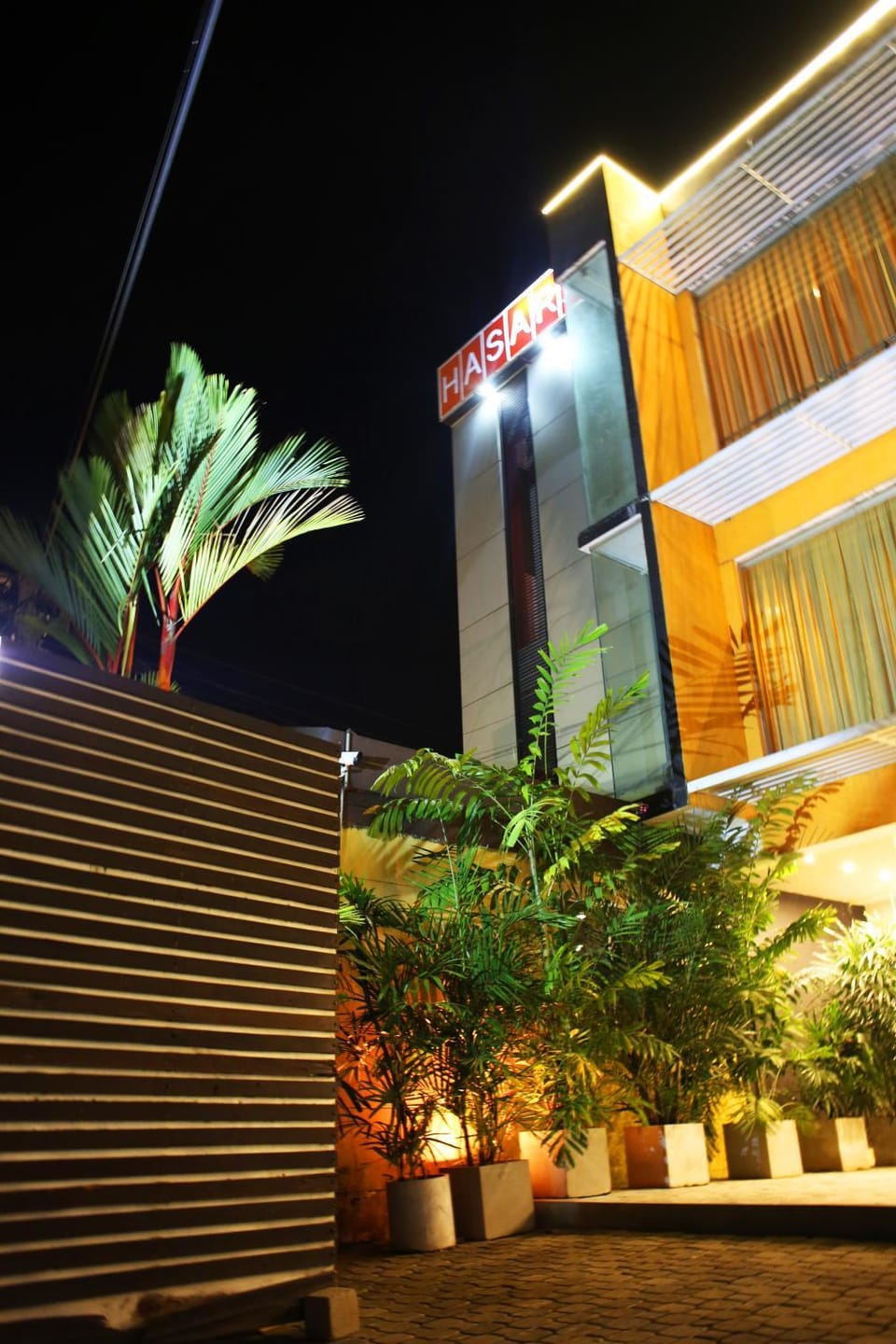 Facade/entrance