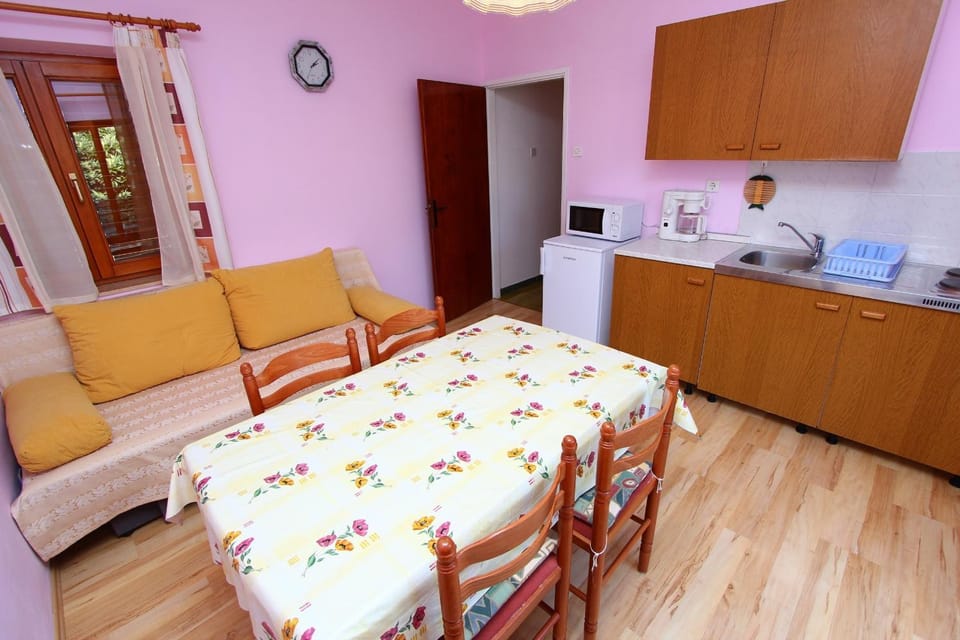 Kitchen or kitchenette, Living room, Dining area