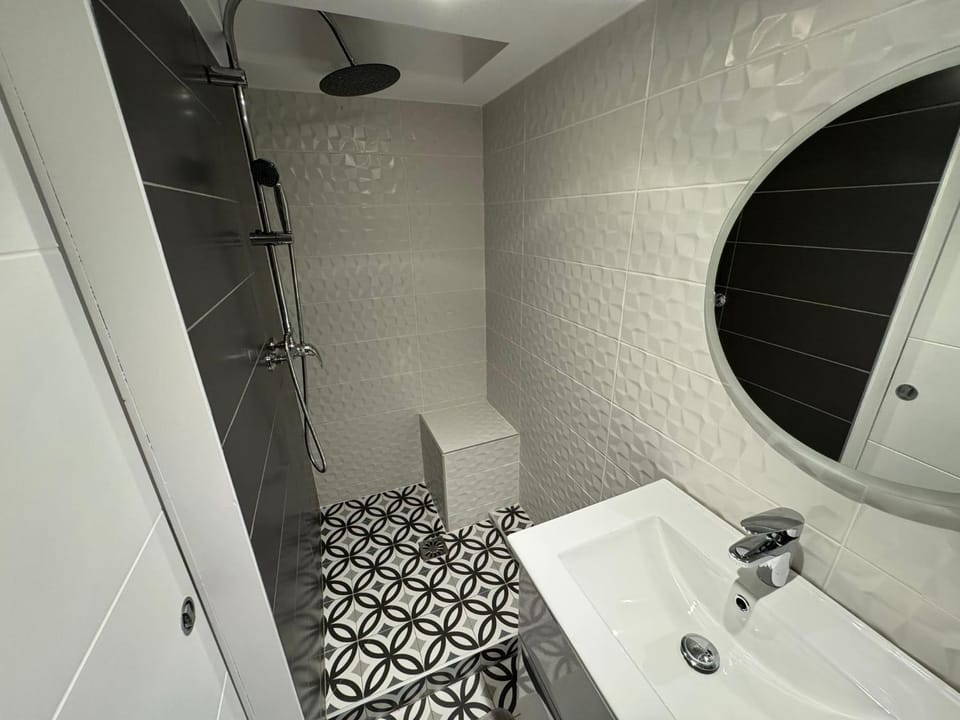 2 Twenty Fort Studio with pool Lyon Apartment in Villeurbanne