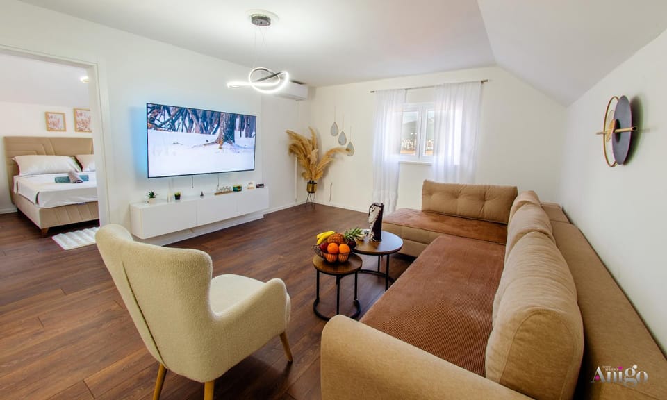 Bed, TV and multimedia, Living room, Seating area, Bedroom, air conditioner