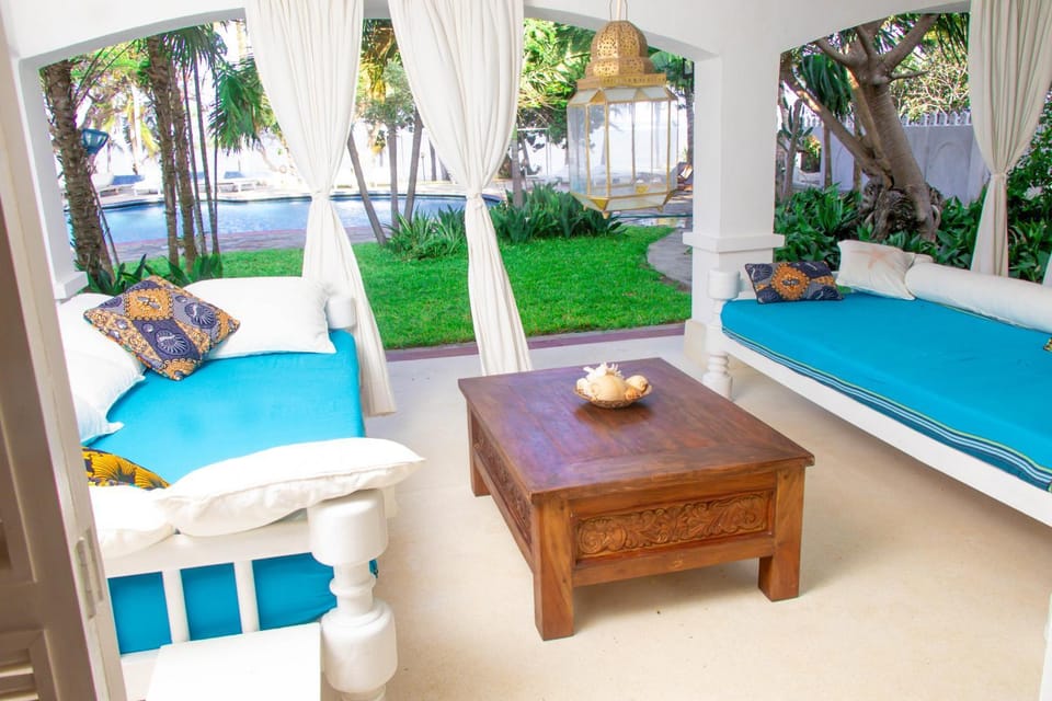 Patio, Garden, Living room, Swimming pool