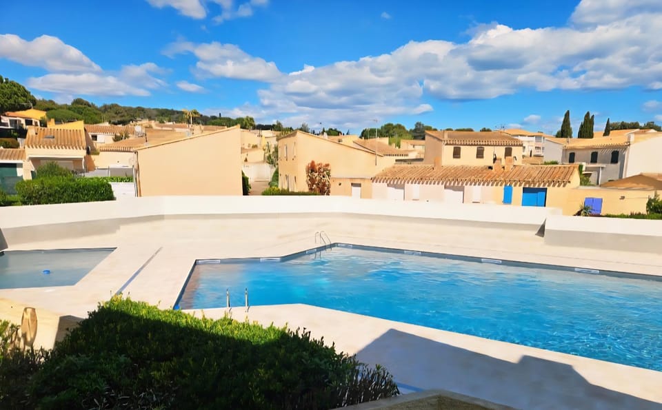 Studio Cabine avec Piscine et Place de parking privée CAP D'AGDE Cabin in Agde