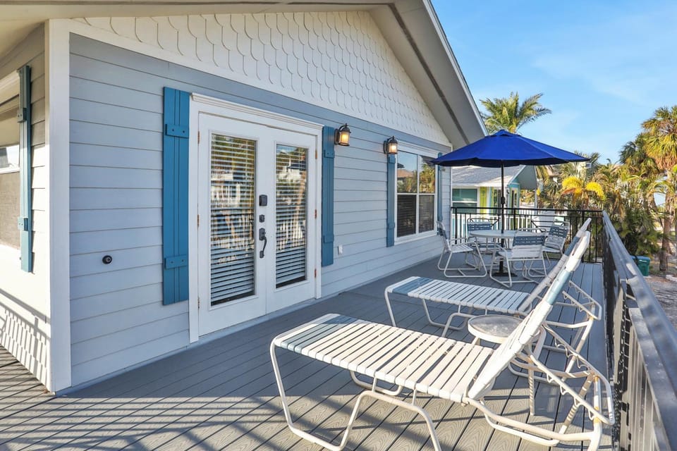 Anna Maria Island Duplex: Pool, Kitchen, Sun Deck House in Holmes Beach