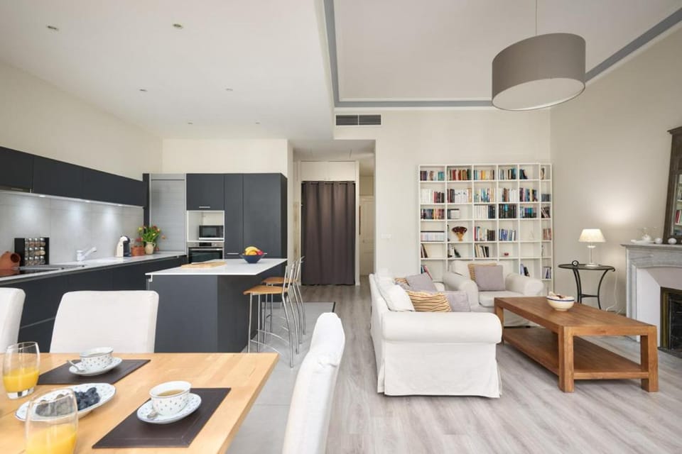 Kitchen or kitchenette, Living room, Seating area