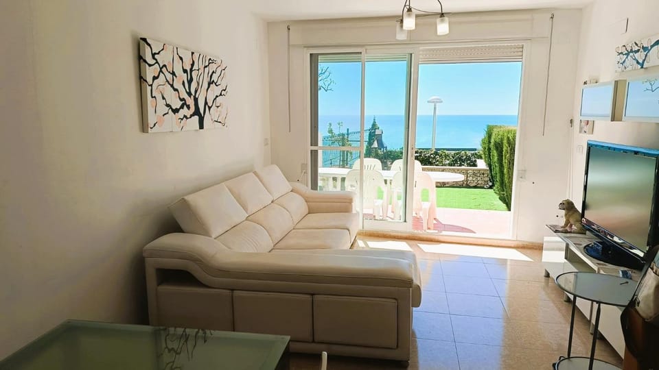 Communal lounge/ TV room, TV and multimedia, Living room, Seating area, Sea view