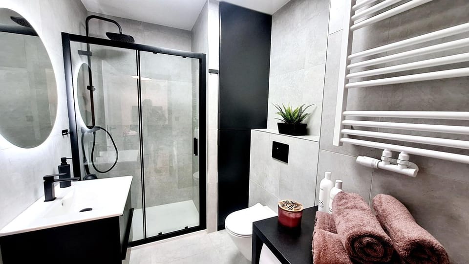 Shower, Bathroom, towels