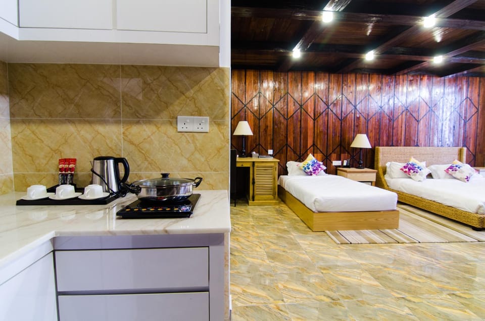 Kitchen or kitchenette, Bedroom