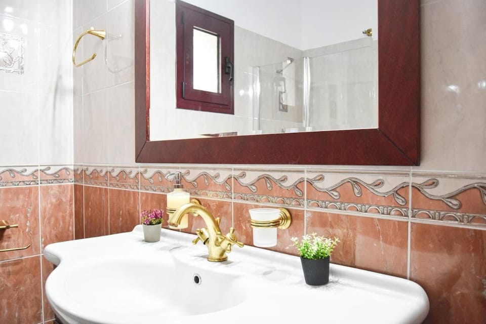 Villa Harmony - Infinity Poros Sea View Apartment in Argolis, Greece