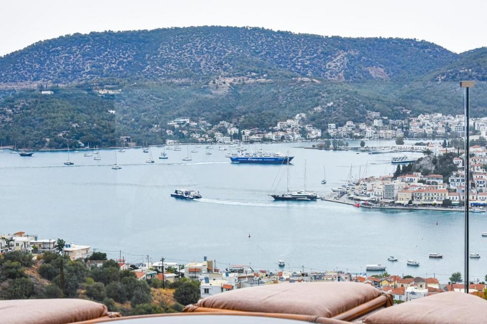 Villa Harmony - Infinity Poros Sea View Apartment in Argolis, Greece