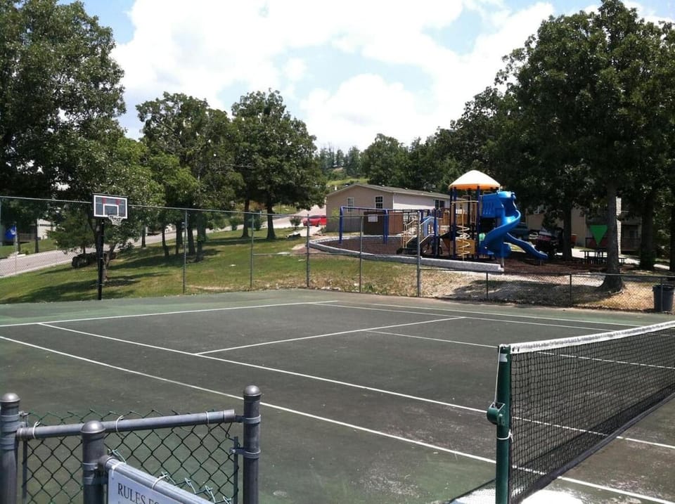 The Cove 20-1 By SDC, Big Deck, Pool, Hot Tub, By Lake Apartment in Indian Point