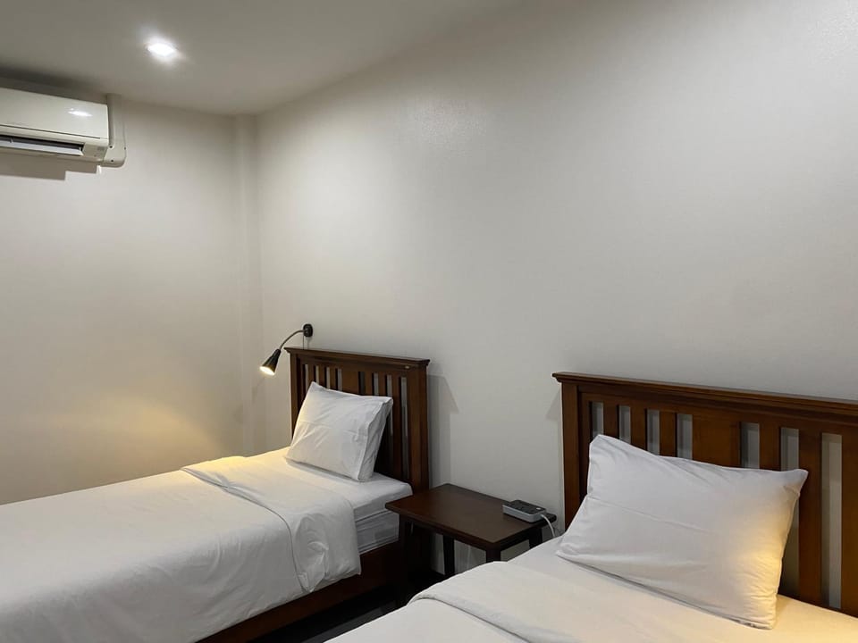 Bed, Photo of the whole room, Bedroom, air conditioner
