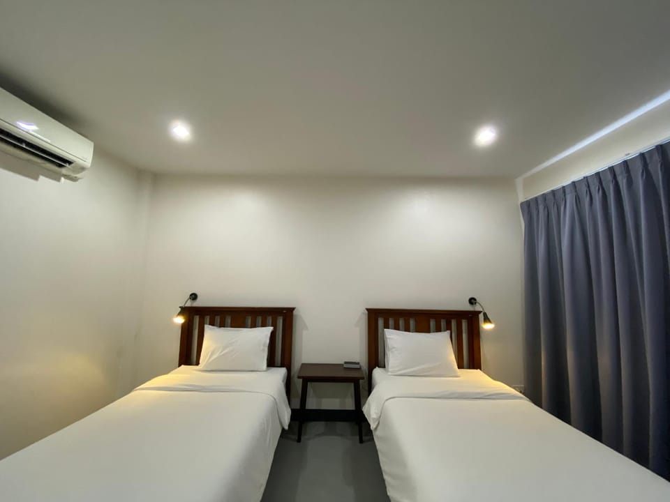 Bed, Bedroom, air conditioner