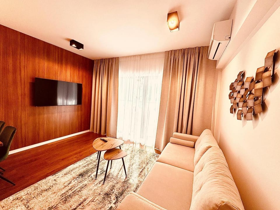 Communal lounge/ TV room, TV and multimedia, Living room