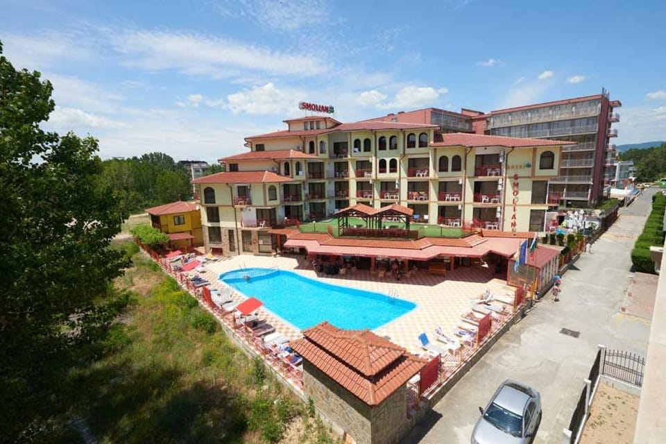 Property building, Swimming pool