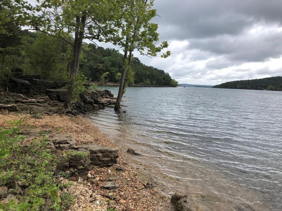 The Cove 20-5 By SDC, Big Deck, Pool, Hot Tub, Lake View Apartment in Indian Point