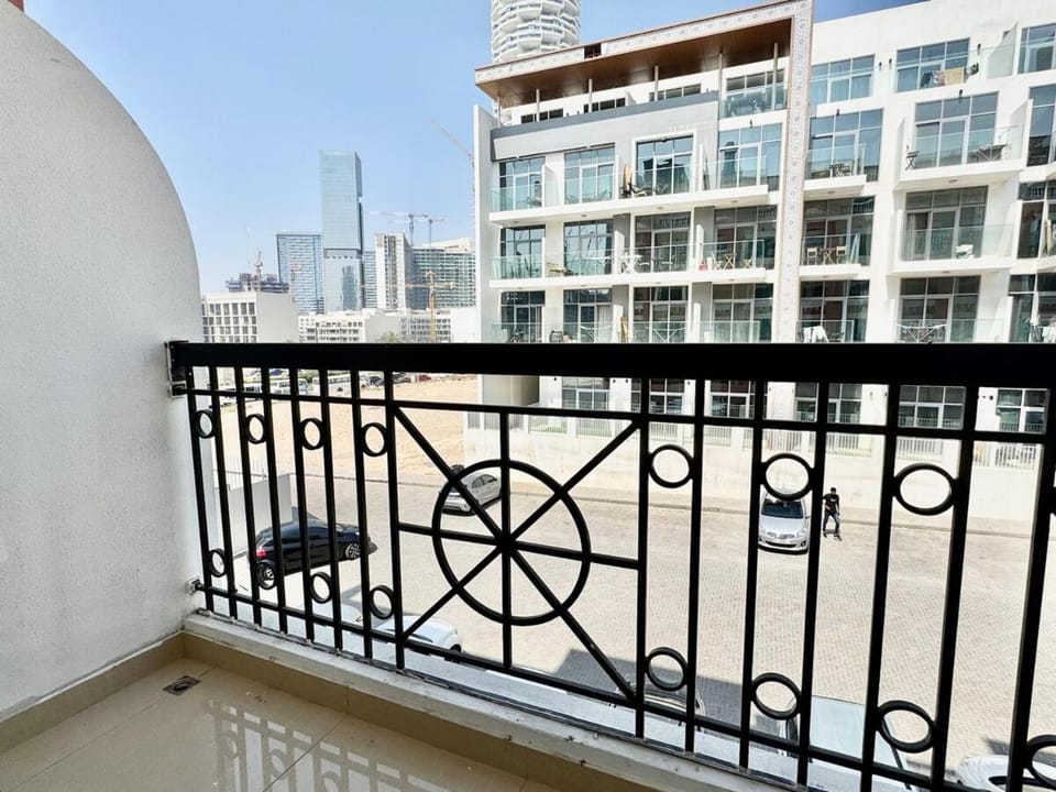 Homes2Retreat - Very Spacious Studio in the Heart of JVC Apartment in Dubai