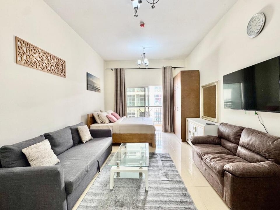 Homes2Retreat - Very Spacious Studio in the Heart of JVC Apartment in Dubai