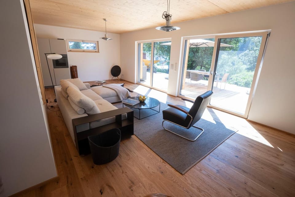 Living room, Photo of the whole room