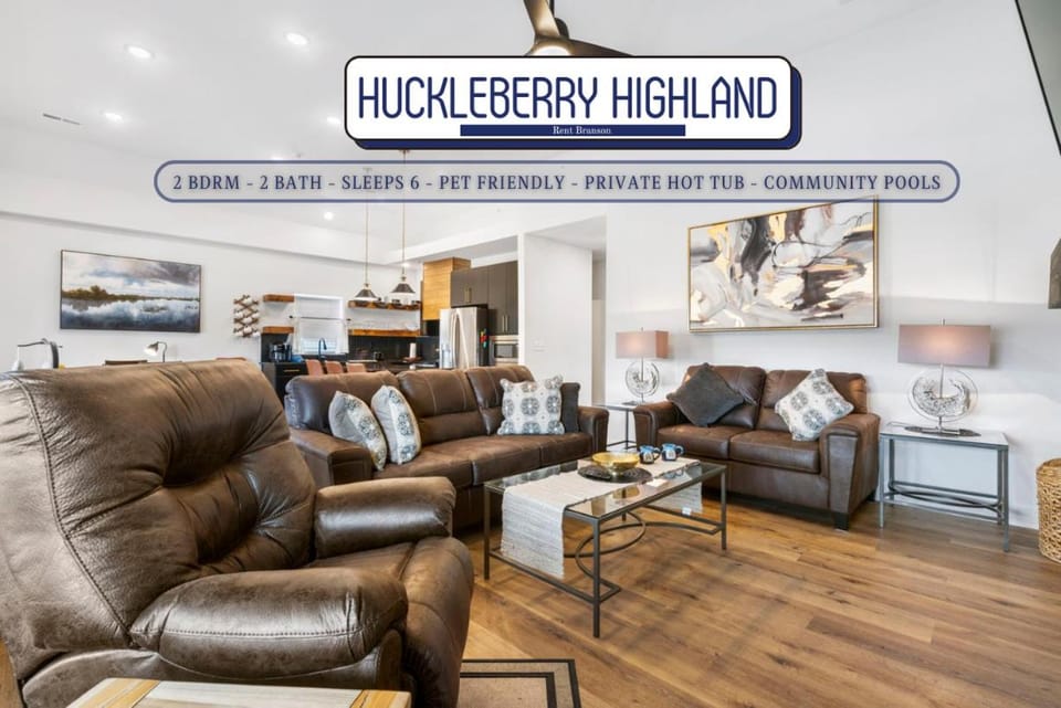 Free Attraction Tickets, New Lakehouse, Close to Branson, Modern Kitchen, High End Furnishings House in Ridgedale